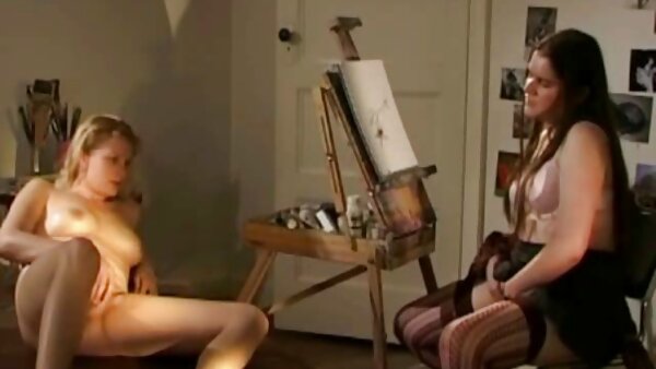 Девојката од соништата, Пола Срамежлива, дава фантастична вежба пред да јава петел во положба на каубојка