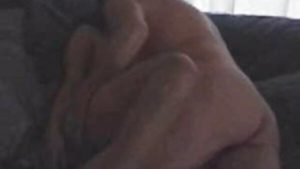 Воодушевеното бебе Хејли Пејџ се влева во секс видео одблиску